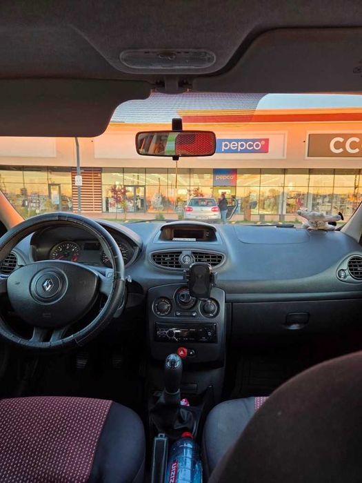 Vând un Renault Clio break 1.5d, model 2010, kilometraj 176.640 km.