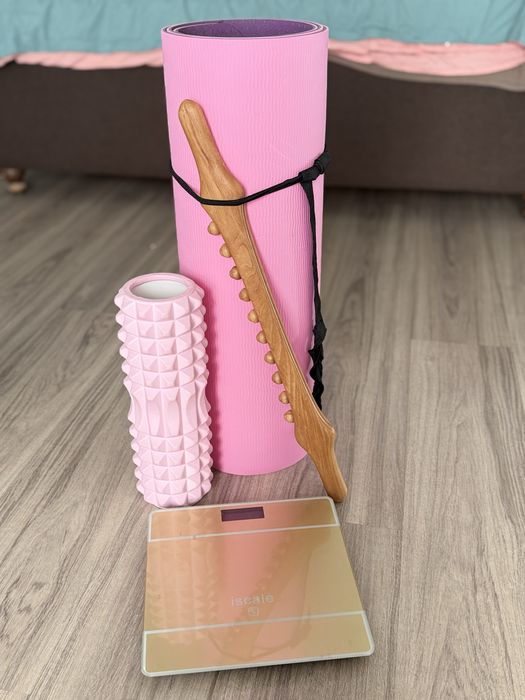 Продаю набор спортивного инвентаря (коврик для йоги, мфр ролл, терапия