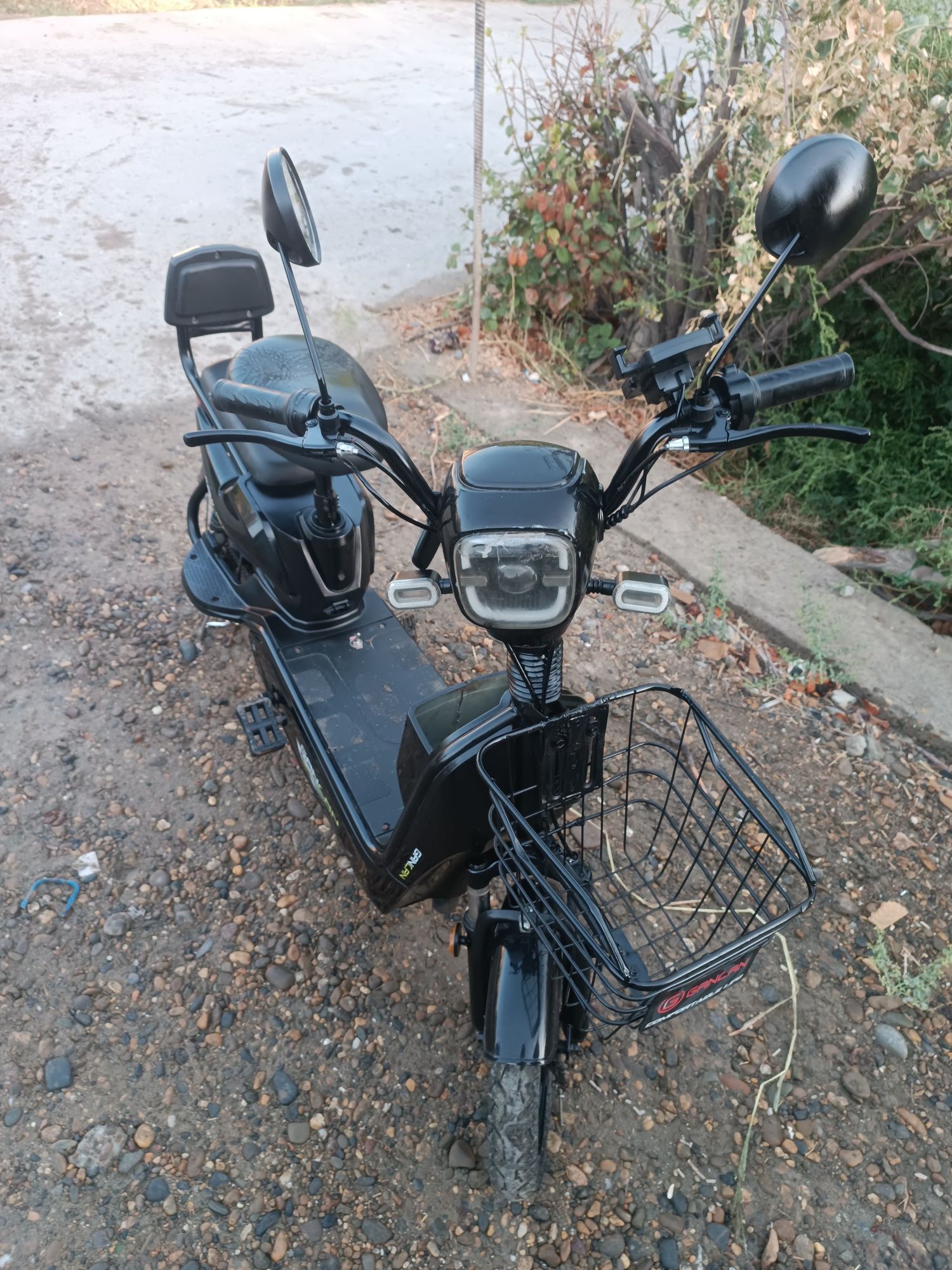 Elektron Sukuter Srochni sotiladi..