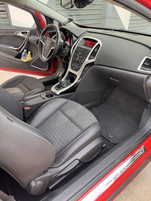 Opel Astra J gtc 2012
