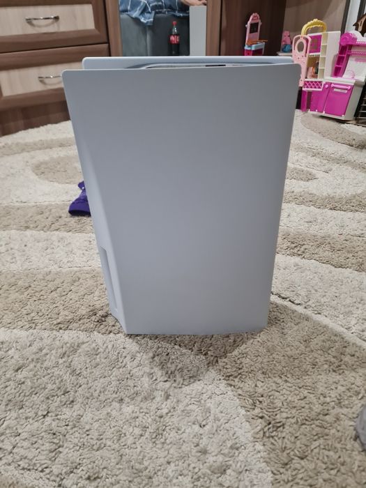 Продам сони  пс5 в хорошем состоянии находилась в одних руках