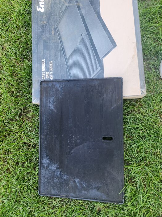Plita din fontă cu 2 fețe ( netedă si grill)