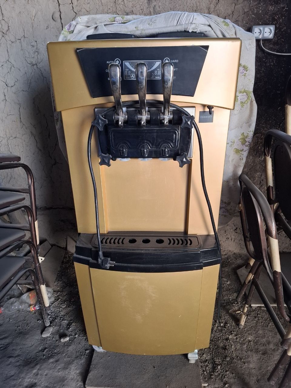 Frezer marojni aparat