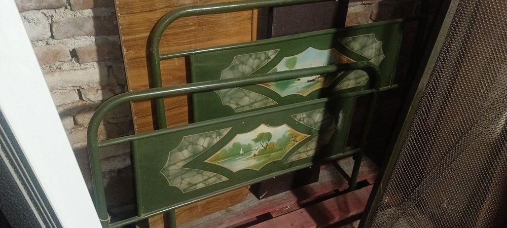 Продавам ретро легла два броя