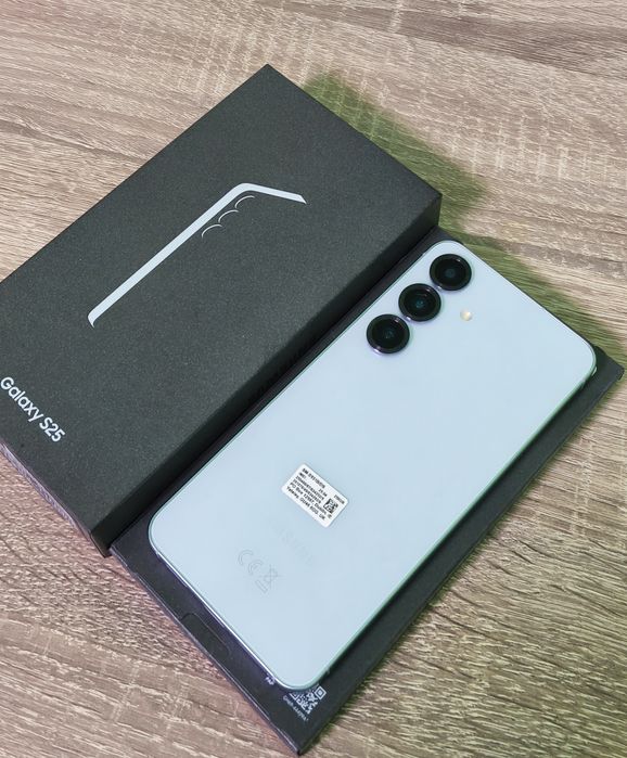 Samsung S25 256GB Icyblue Като нов/Бартер