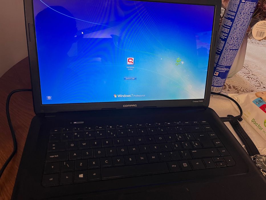 Vând laptop compaq