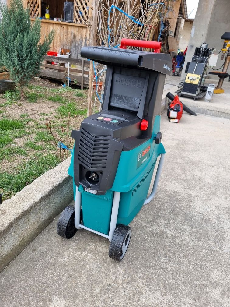 Tocător crengi resturi vegetale Bosch AXT 25 TC