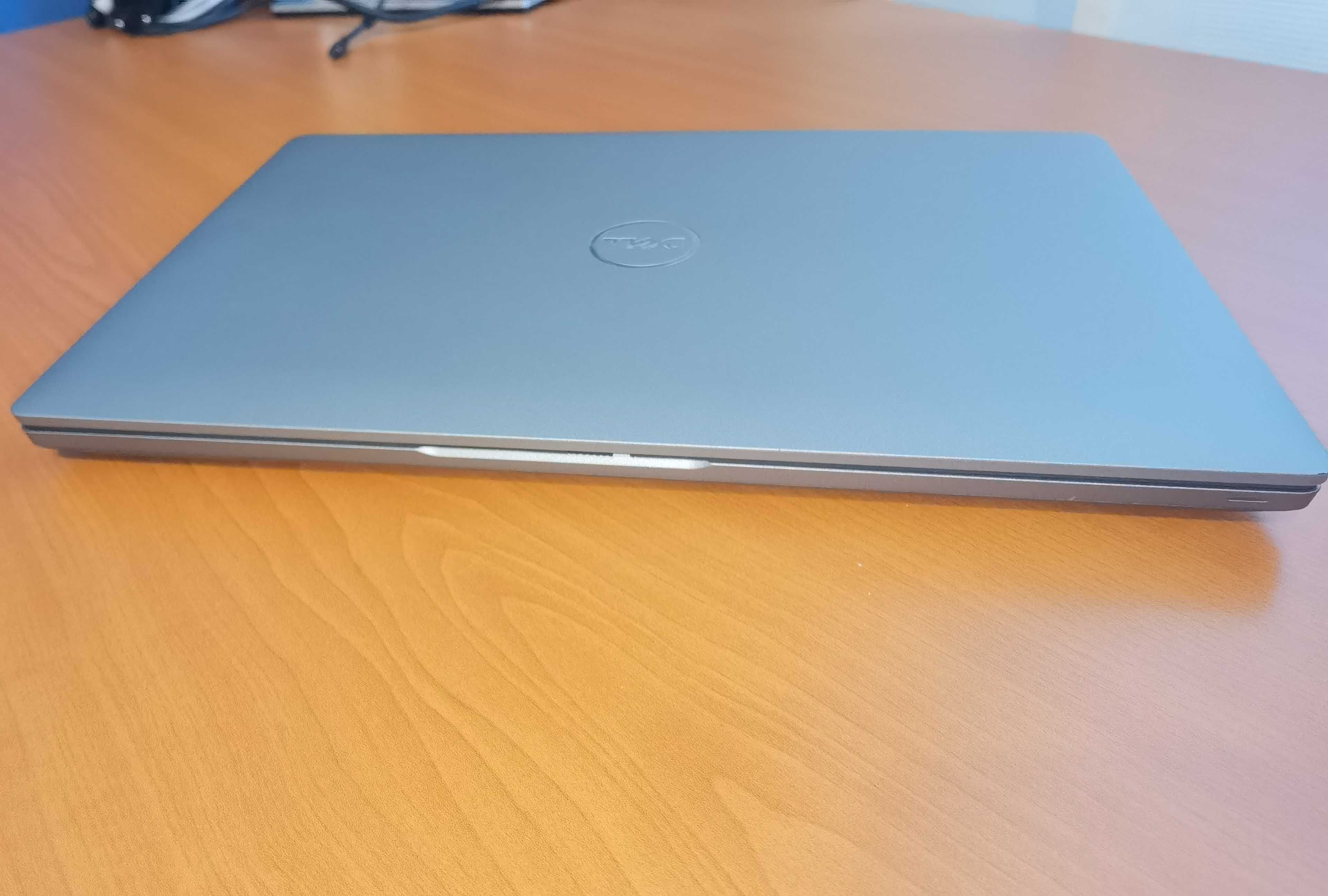 Лаптоп Dell Преинсталиран много запазен
