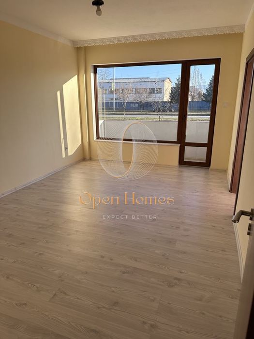 Продава се Тристаен апартамент в Пловдив, Тракия - 70 кв.м за 1600 €/кв.м - Снимка #2