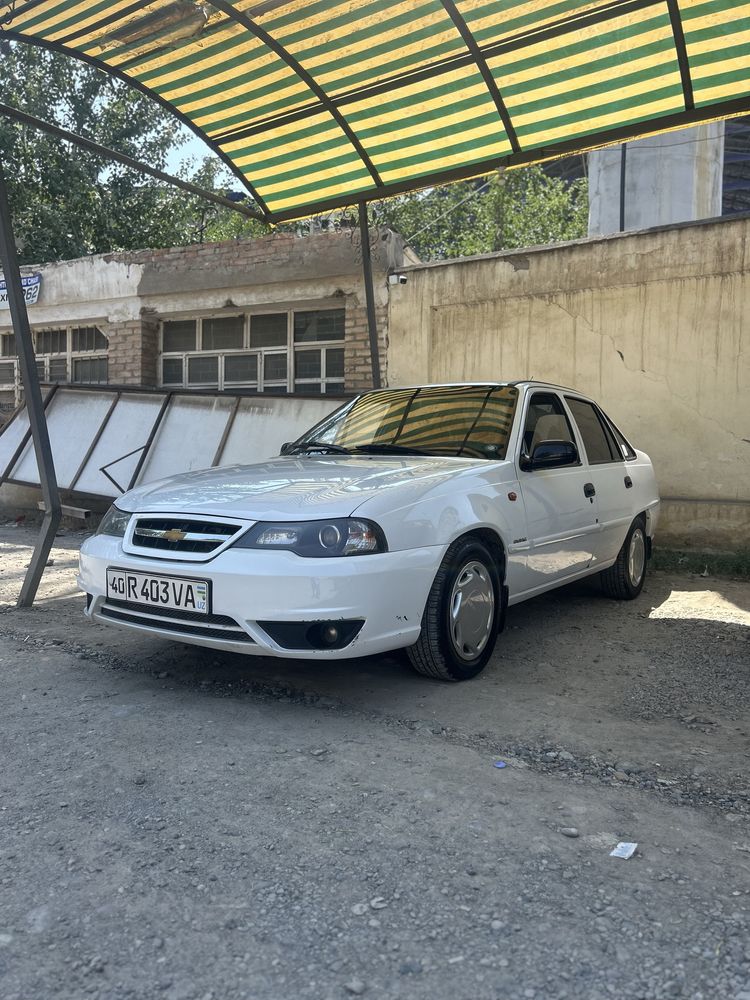 Nexia 2 1.6 sotiladi