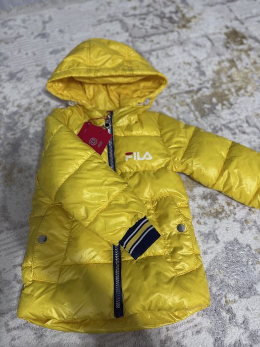 Продам куртку детскую