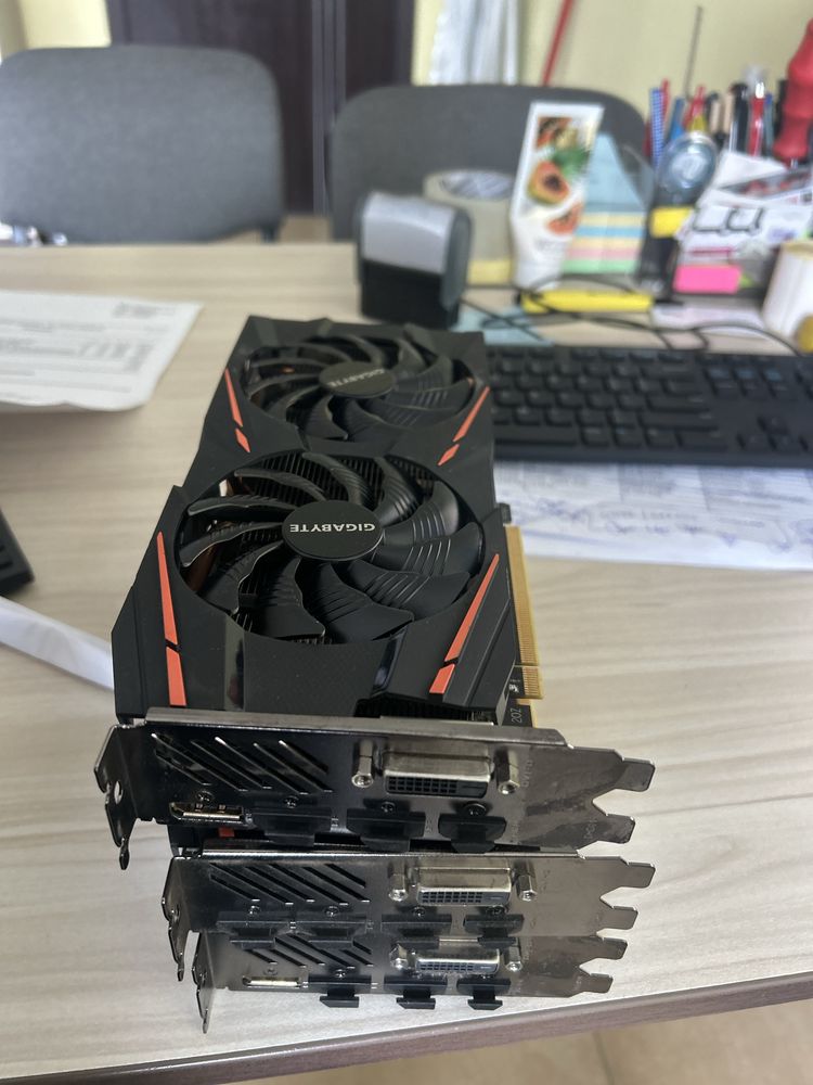 продавам карти Gigabite 580/8gb