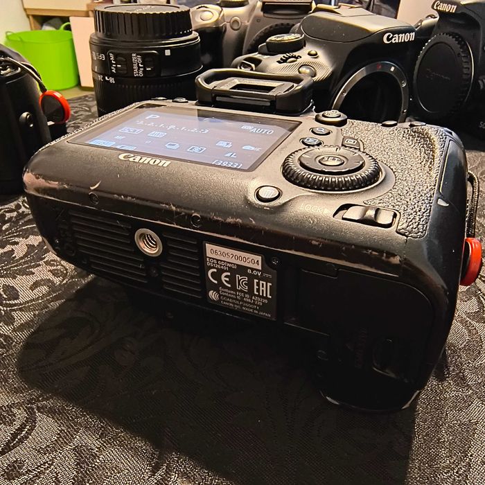 DSLR full-frame Canon EOS 6D