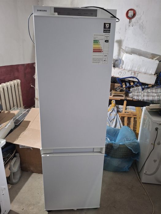 Самсунг Холодильник [ но фрост] сатылады.