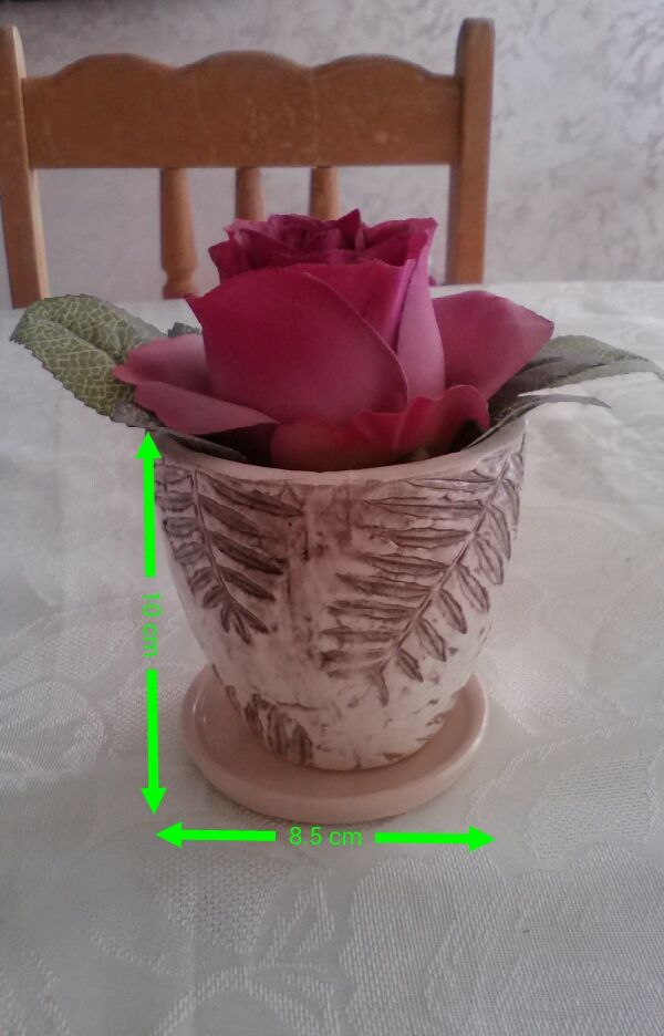 Керамична кашпа с изкуствено цвете (роза)