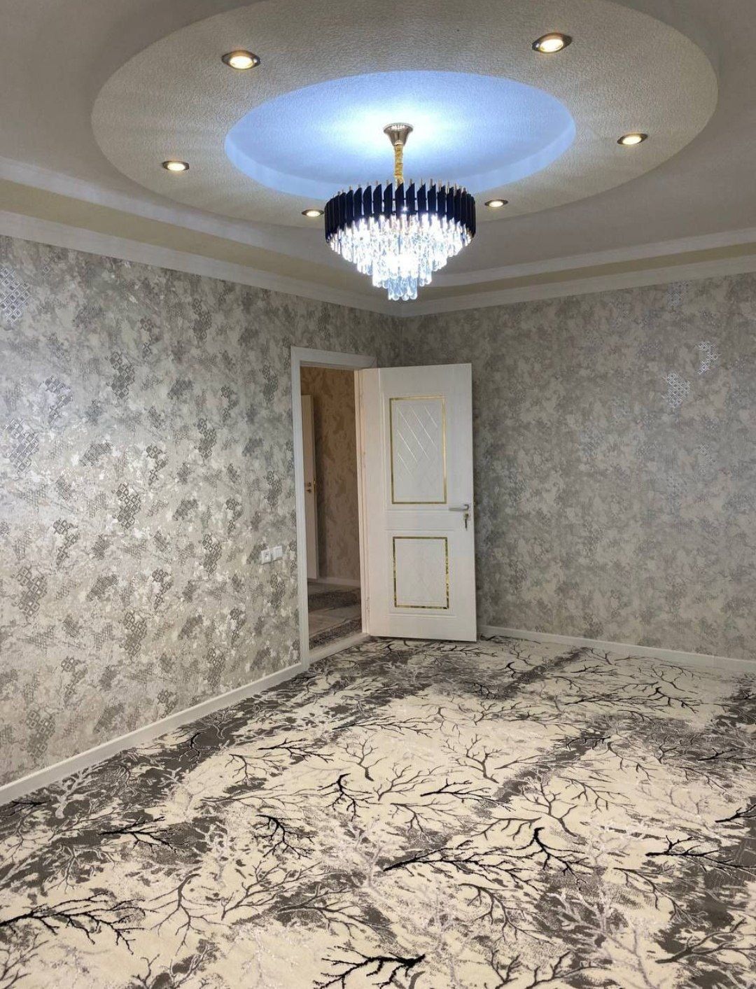 3-xonali 4-qavatda 85m² kvartira sotiladi.
4-qavatli g'ishtli dom.
Nar