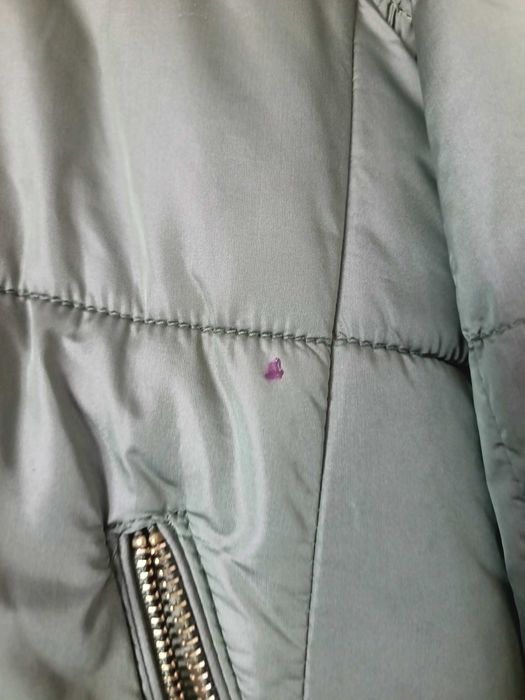 Geacă verde kaki închis matlasată cu glugă, mărime 38, stare bună