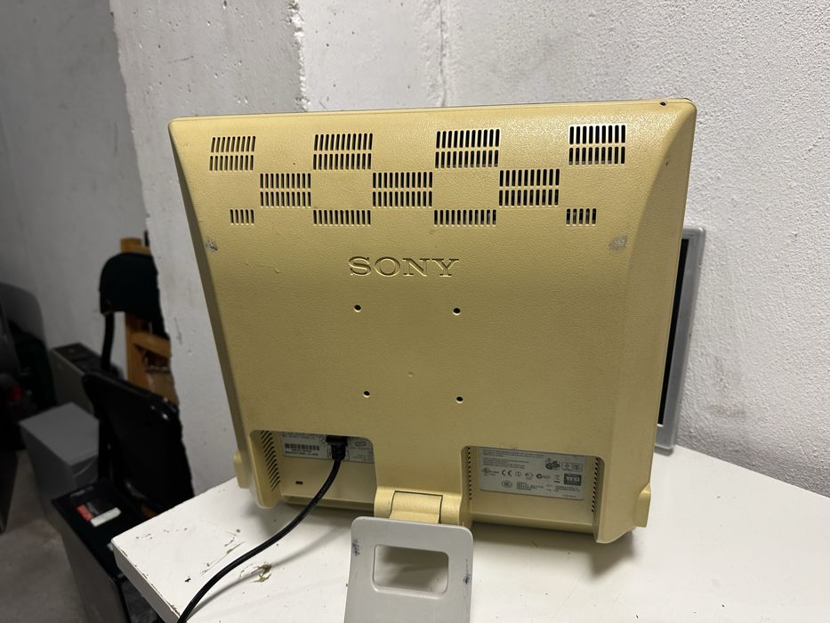 Монитор Dell 1905FP и Sony 19