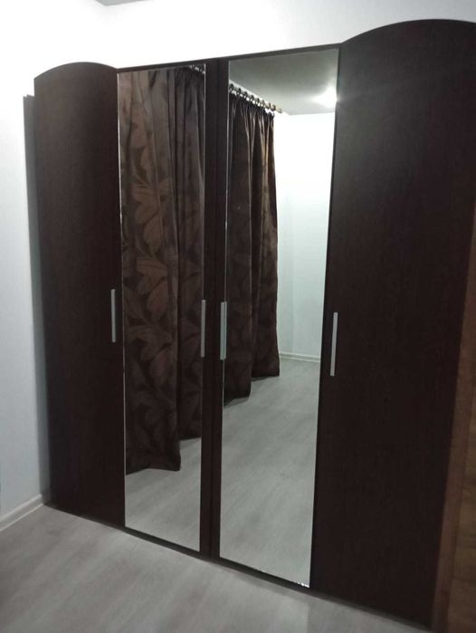 Mobila de vânzare (șifonier)