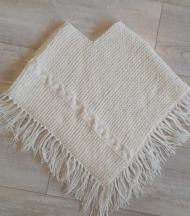 бяло детско пончо