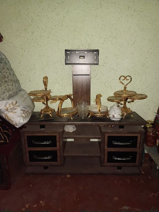 Подставка для телевизора в отличном состоянии. Как новый