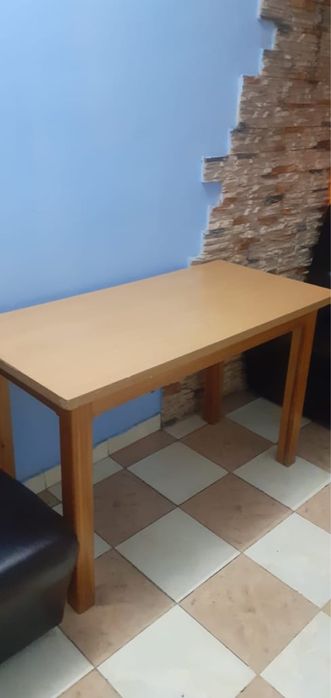 Продам срочно. Деревянный  стол