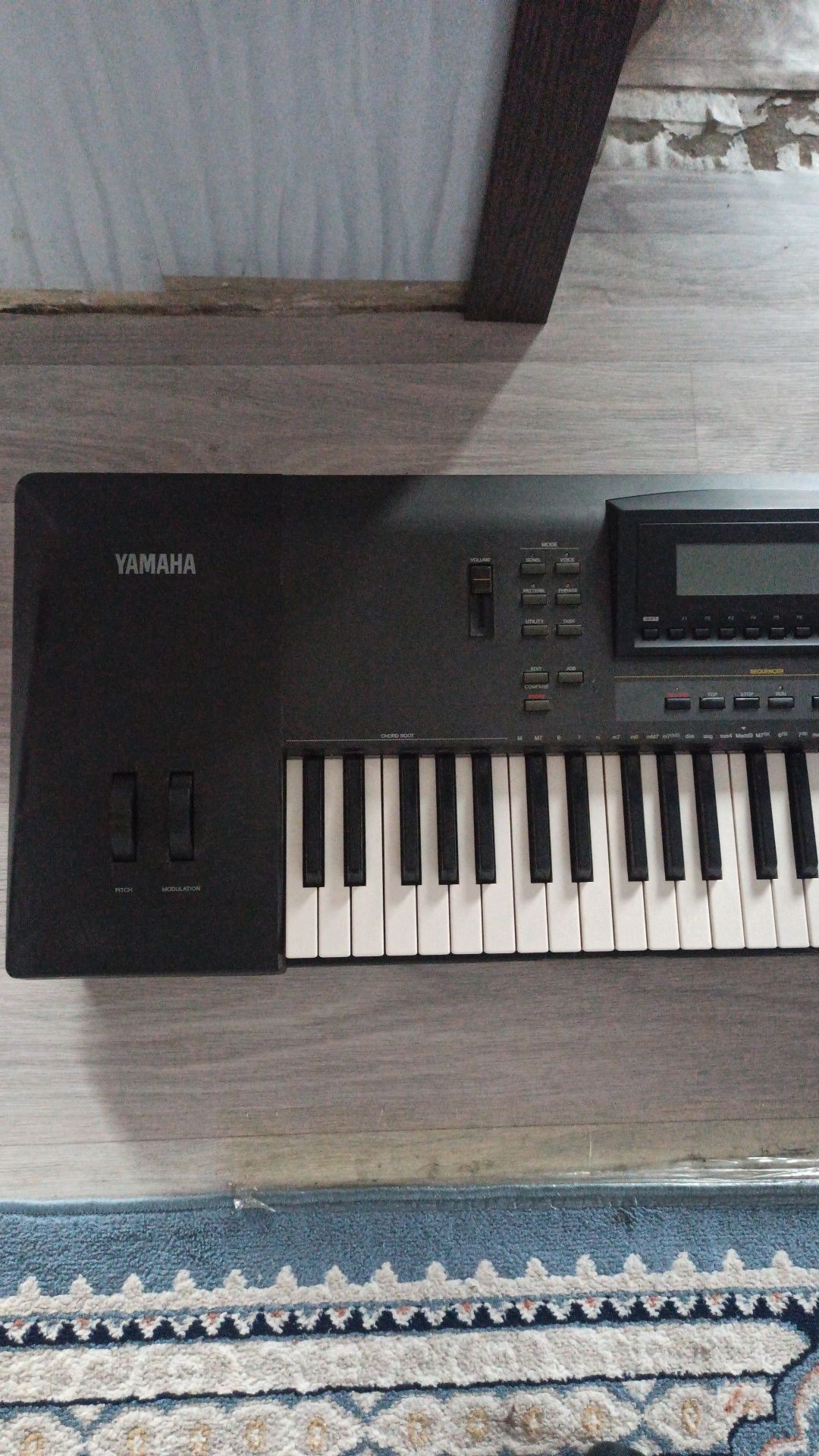 синтезатор-Yamaha QS300