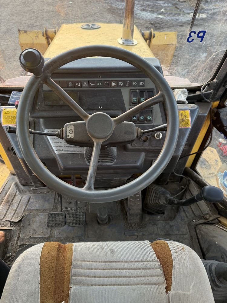 Buldoexcavator Komatsu
