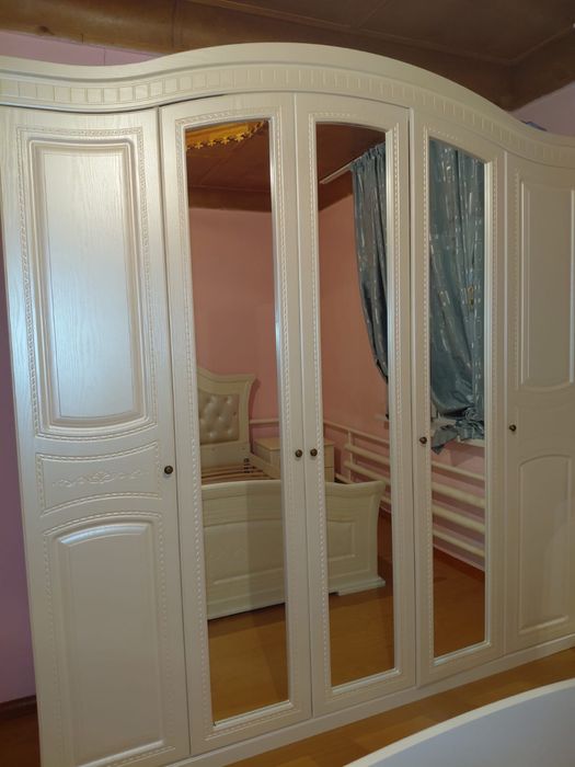 Продаю спальный гарнитур