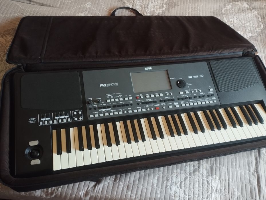 Korg pa 600 QT sotiladi