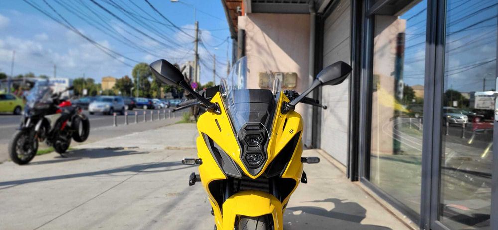 HobbyMoto vinde Suzuki GSX 8R 2025 / 1.500 km, garantie 2027