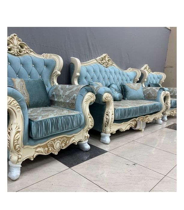 Продам Фараон комплект 2 кресла, диван прямой 
Высота-90.0 см
Длина-