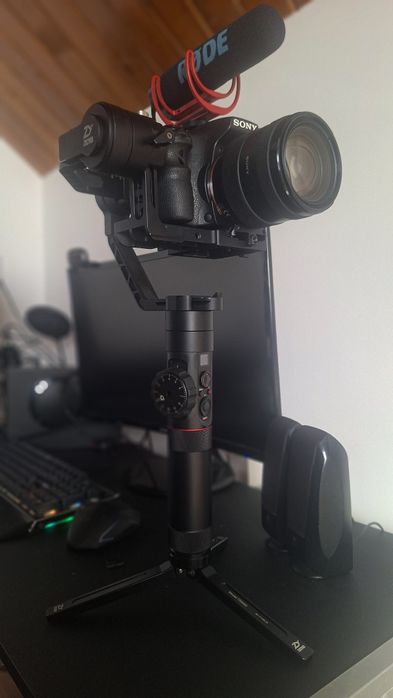 Zhiyun Tech Crane 2 Stabilizator pe 3 Axe