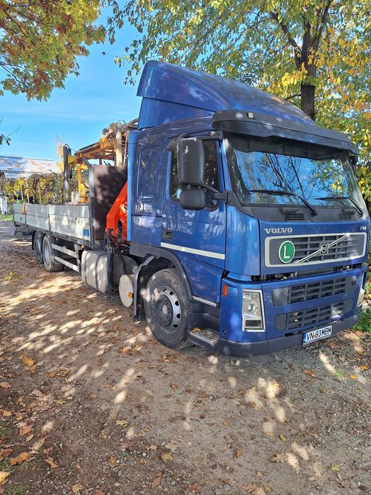 Camion cu macara