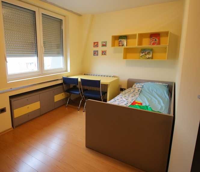 Дава се под наем Тристаен апартамент в Пловдив, Коматево - 90 кв.м за 270.3 € - Снимка #1