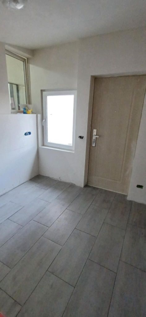 Casa de închiriat singur in curte