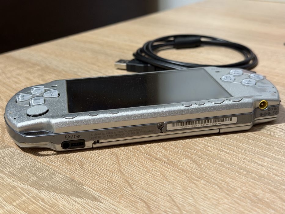 Sony PSP 2004 Silver Consola Portabila Modata cu Jocuri