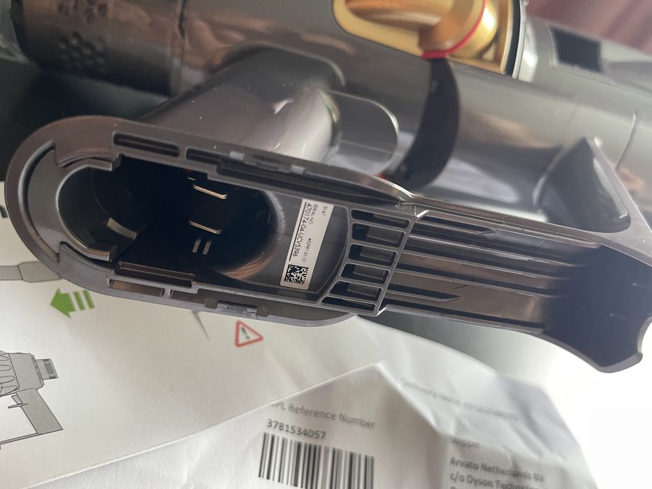 Aspirator v15 corp motor cu ciclon