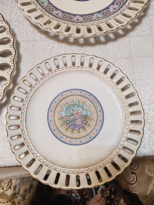 Тарелки декоративные фарфоровые