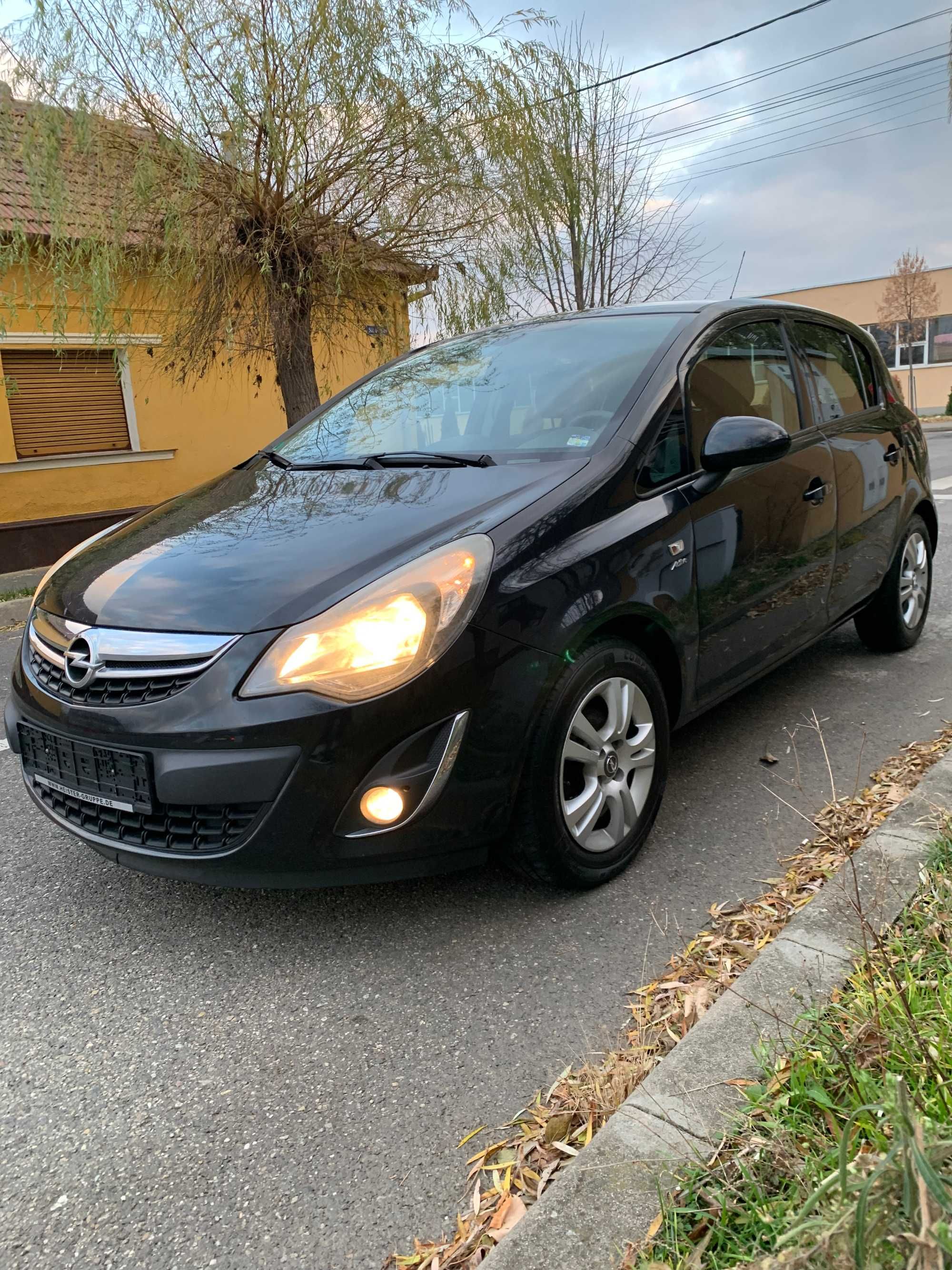 Opel Corsa Active 2014 E U R O 5 Benzina 1.4 MPI 101 cp Toate Dotarile