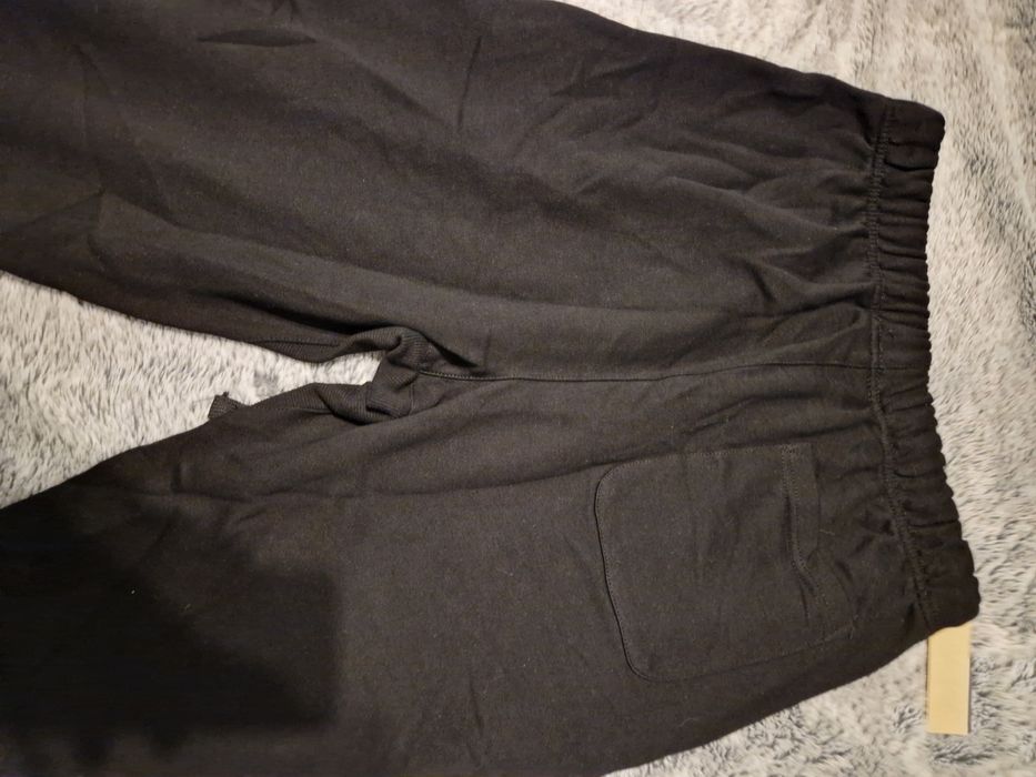 Pantaloni negri essentials