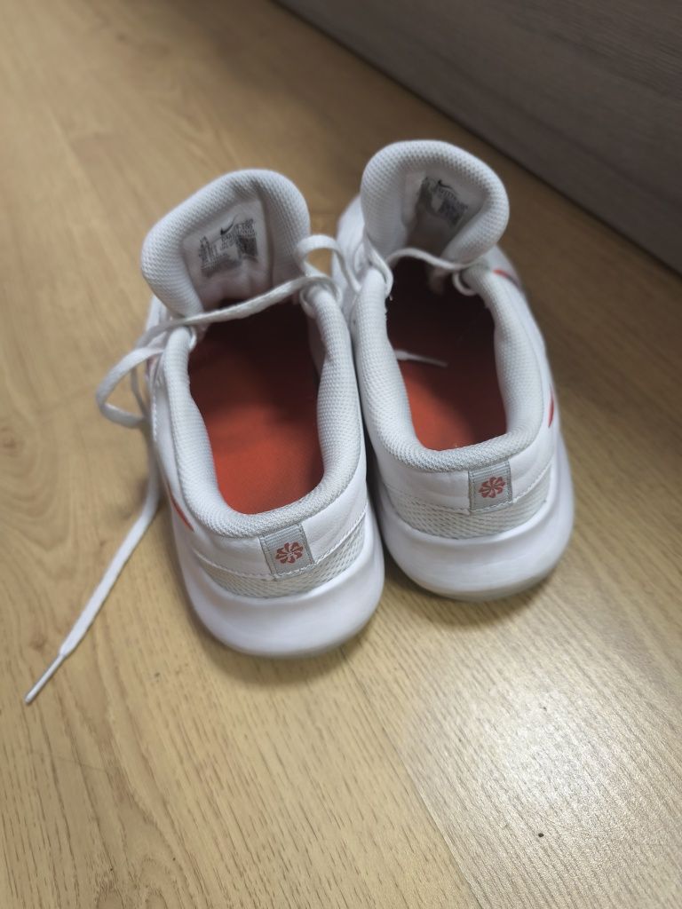 Дамски маратонки Nike revolution