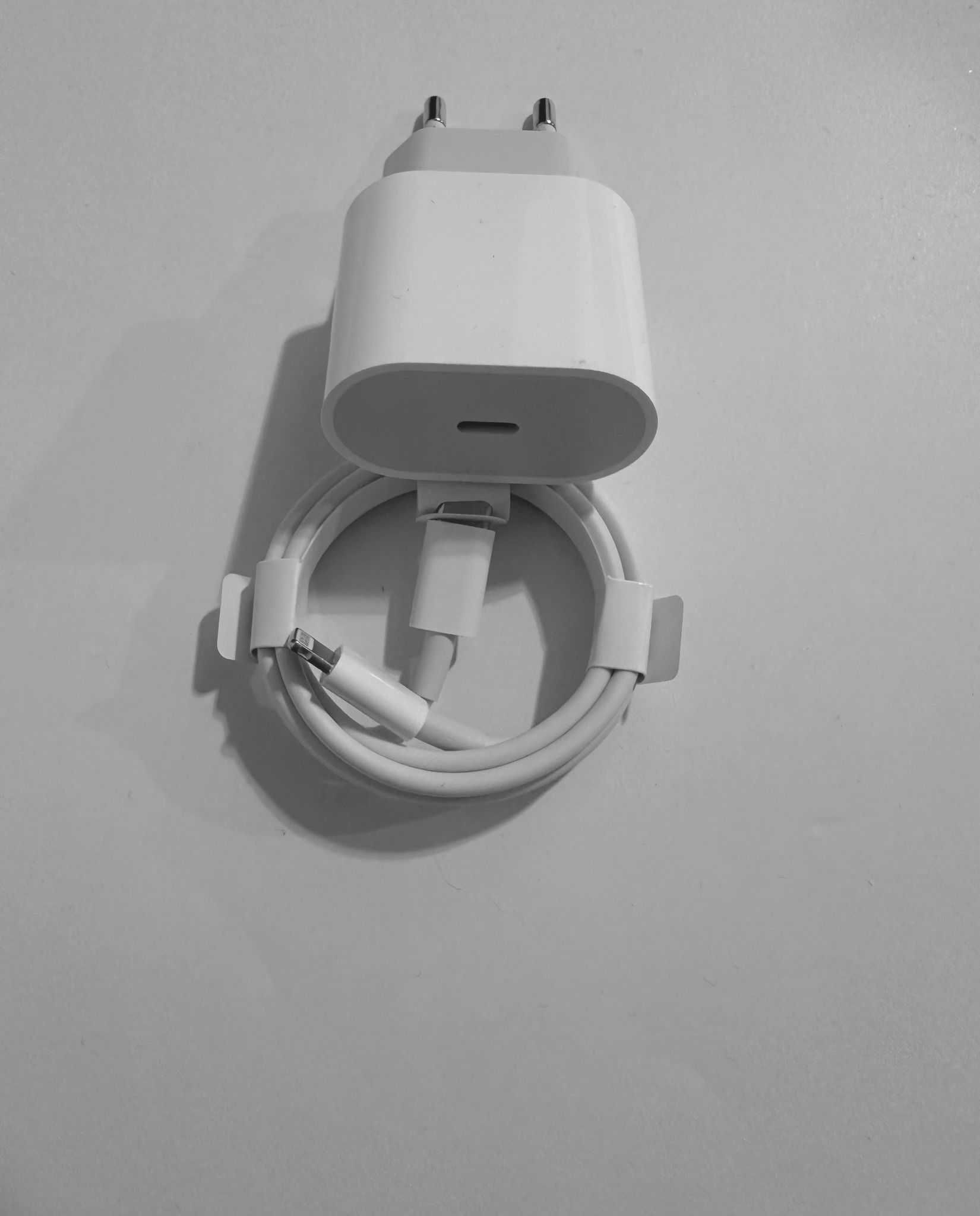 Incarcator si cablu de incarcare USB C- Lightning, iPhone, 25W, alb