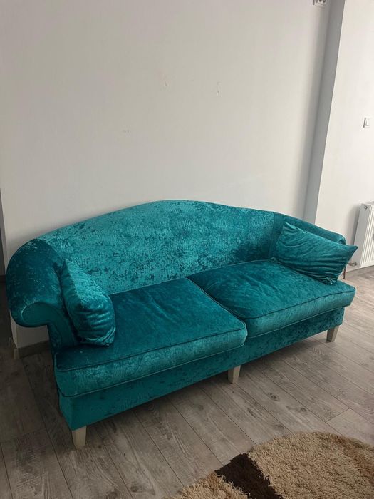 Canapea catifea Christian Lacroix turquoise – piesă statement