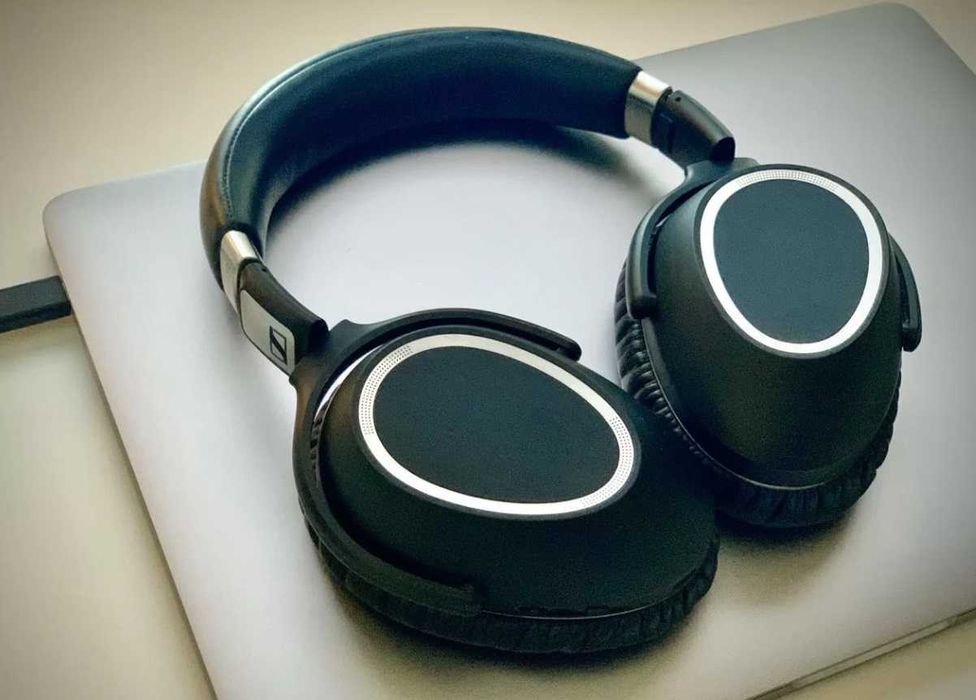 Sennheiser PXC550 год пользовался, потом просто лежали.Полный комплект