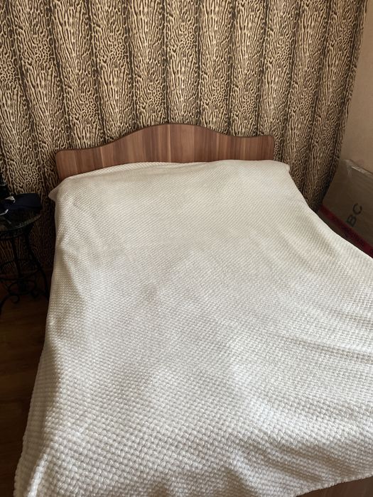 Продам шкаф с  кроватью