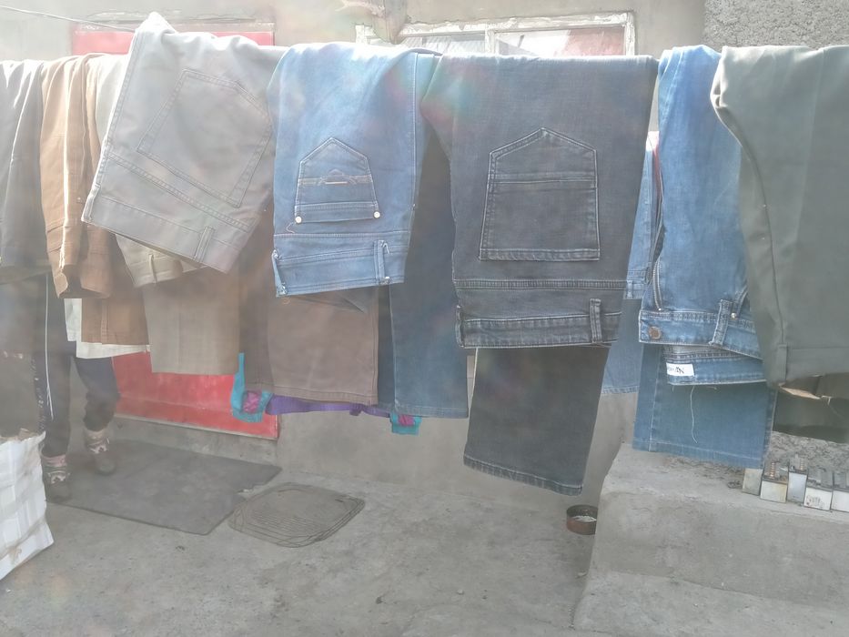 Продам мужские джинсы и размеры разные есть недорого