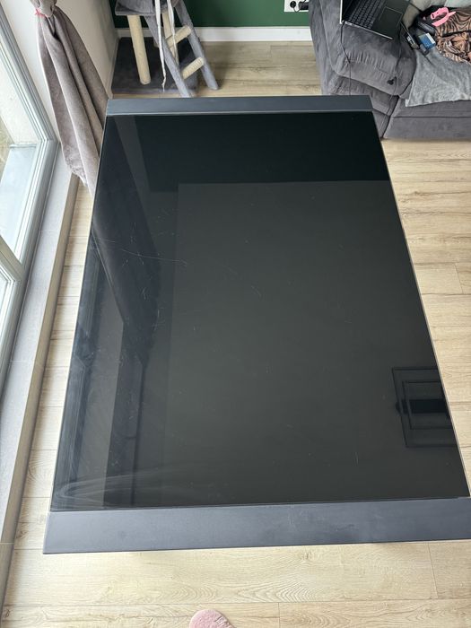 Masă extensibilă de design din sticlă și metal