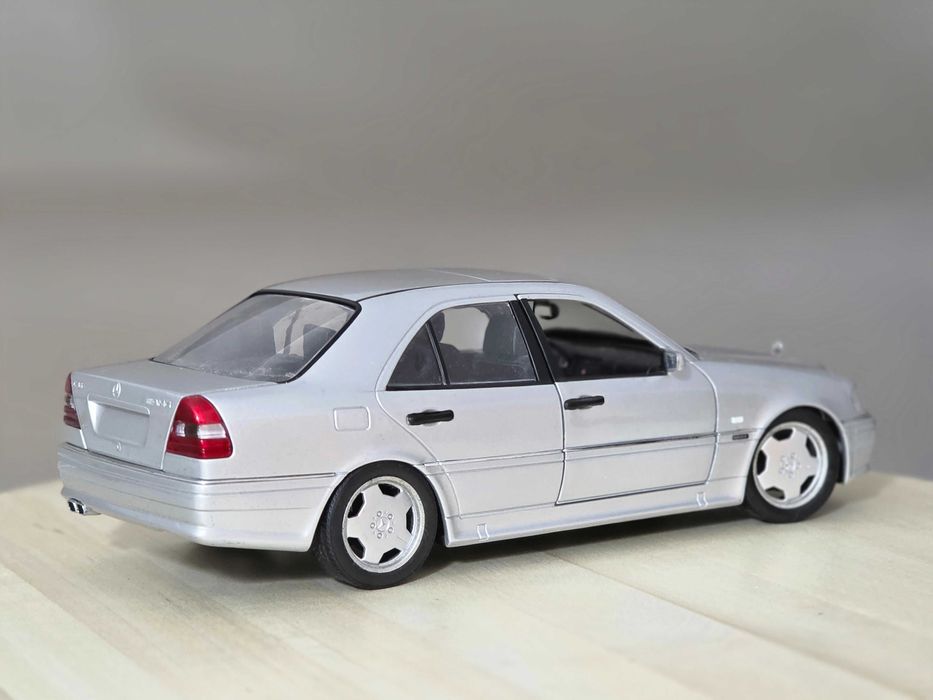 Macheta Auto 1/18 UT Models Mercedes Benz C Class C63 AMG 1977