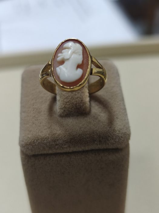 Inel aur 18k 4.52gr cu camee (r)